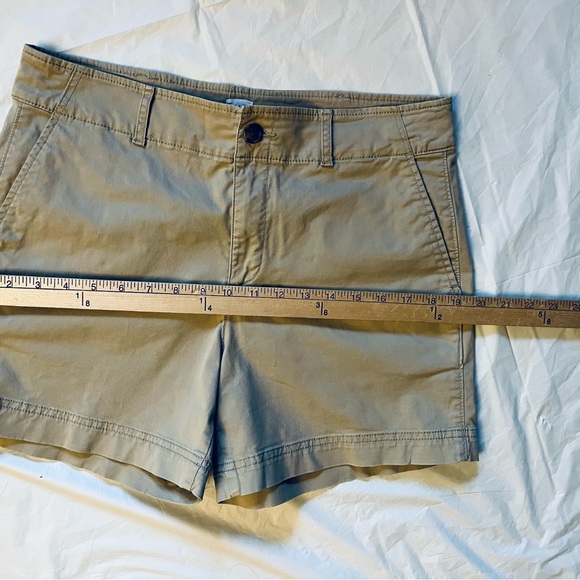 Gap khaki 5” shorts size 8 - Picture 4 of 8